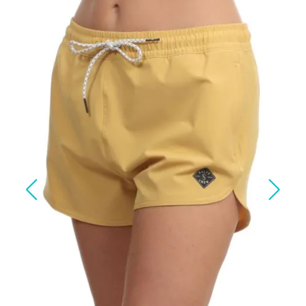 Salty Crew Tan Athletic Shorts Salty Crew Beacons Volley Shorts
Baked Yellow
